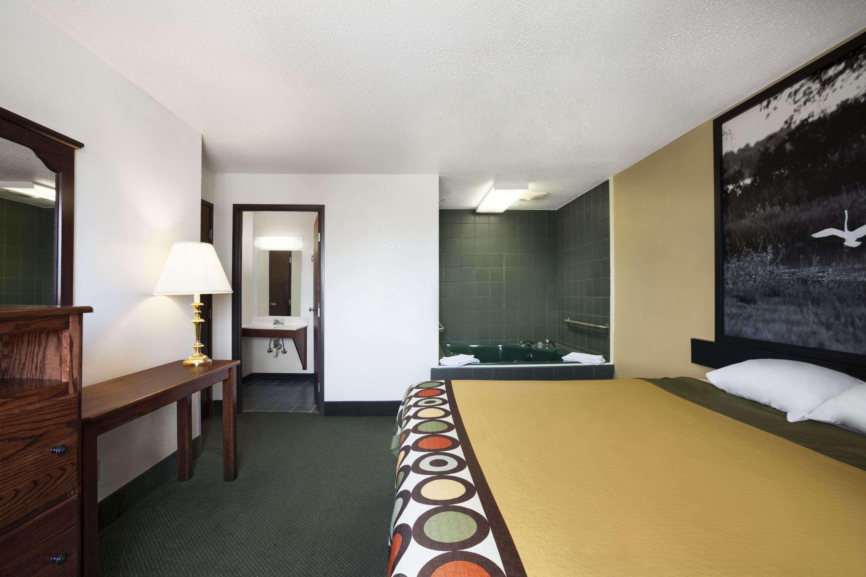 Super 8 By Wyndham Bowling Green Экстерьер фото