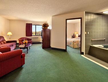Super 8 By Wyndham Bowling Green Номер фото